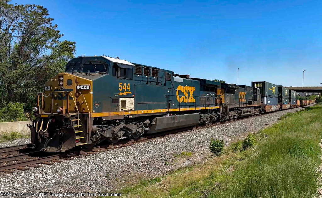 CSX 544 leads M331.